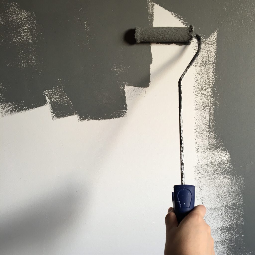 Wat ga je doen in huis: behangen of schilderen